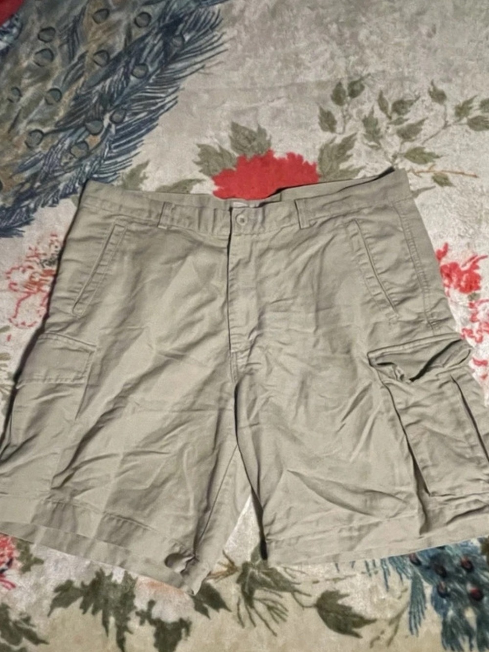 Men's Cargo Shorts in Light Khaki - Casual Utility Style